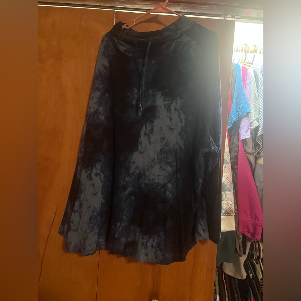 Light sweater, cowl neck, long sleeve